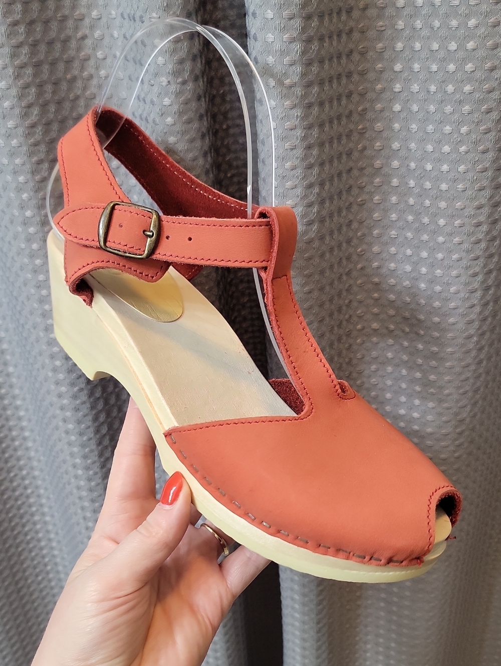 Brand New Sven Coral Peep Toe T-Strap Clogs Size 40